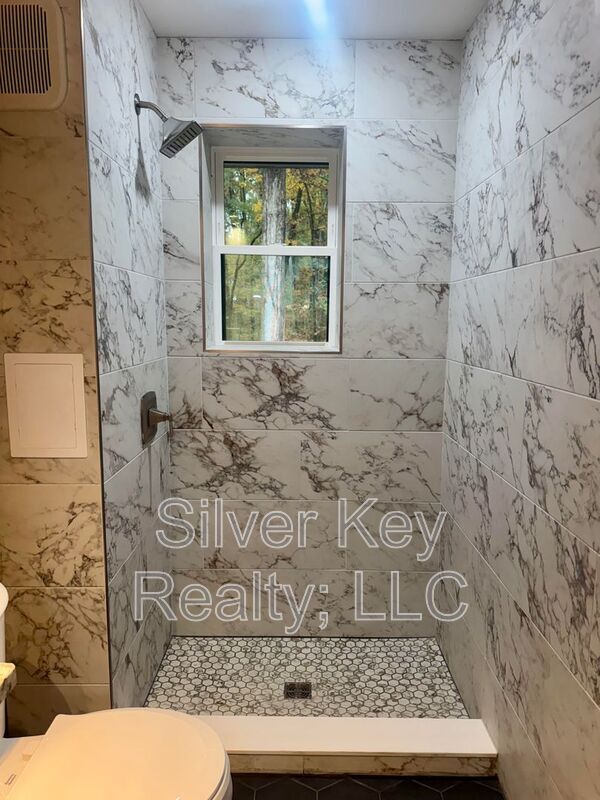 Building Photo - 2113 W Madison Ave