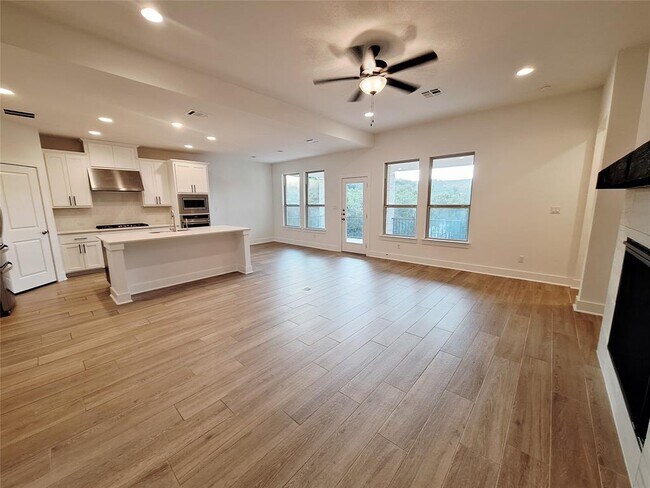 Building Photo - 1221 Brasano Pl