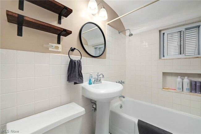 Building Photo - 1501 E 248th St