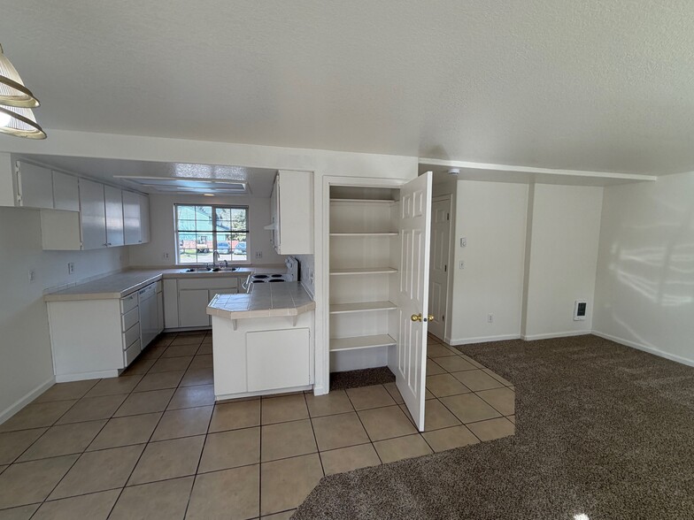 Building Photo - 4338 Ward Pl NE