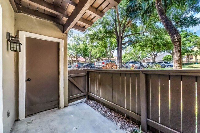 Building Photo - Newly Renovated Ground Floor Condo in Gate...