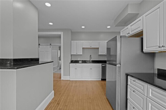 Building Photo - 17 Selkirk Rd