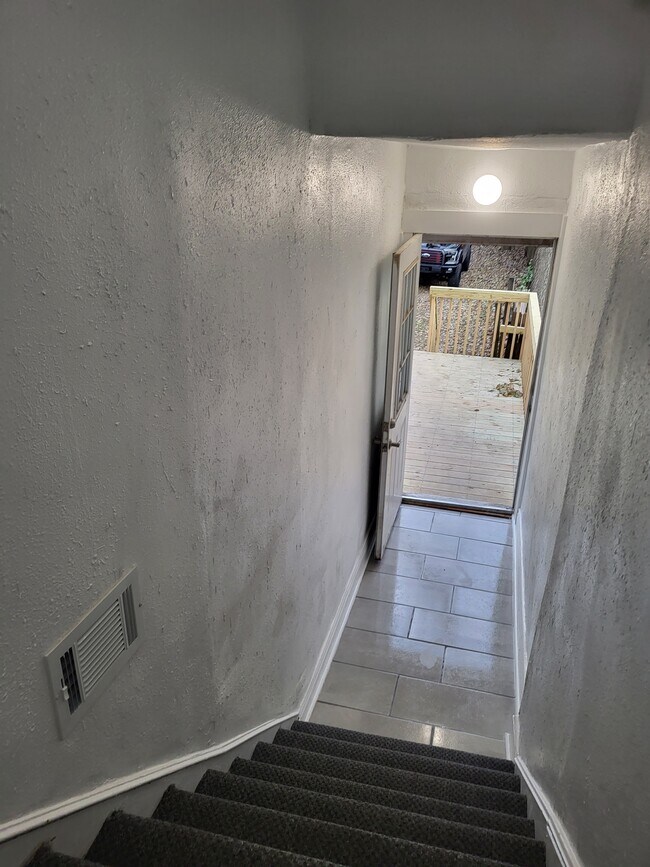 Building Photo - 1616 Ellwood Ave