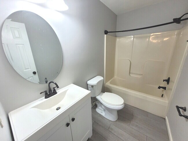 Building Photo - 3 Bedroom, 2.5 Bath Home with Open Floor Plan