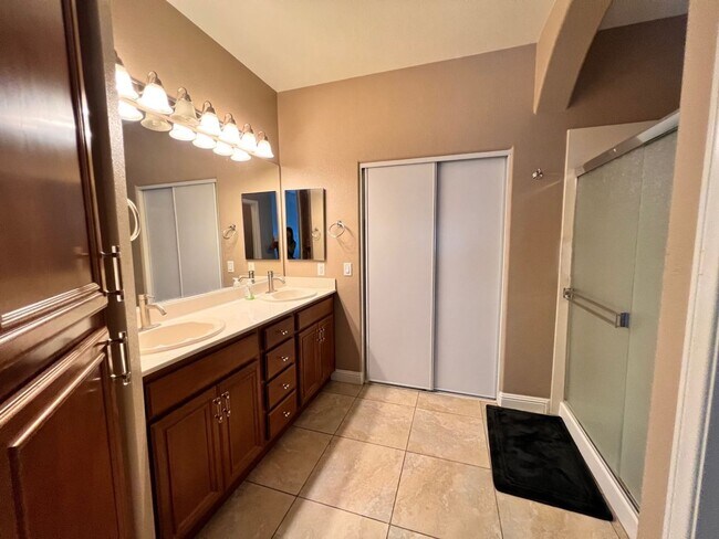 Building Photo - Gorgeous 1 story single home, 3 beds, 2 ba...