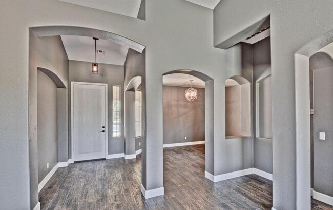 Building Photo - 14284 W Woodbridge Ave