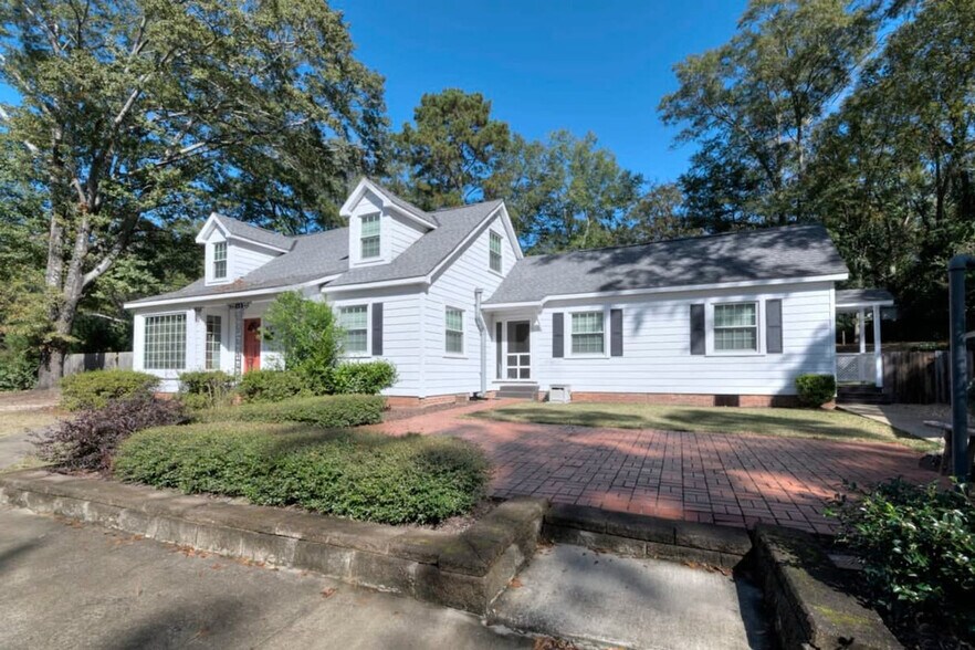 Building Photo - 1416 S Dixon Dr