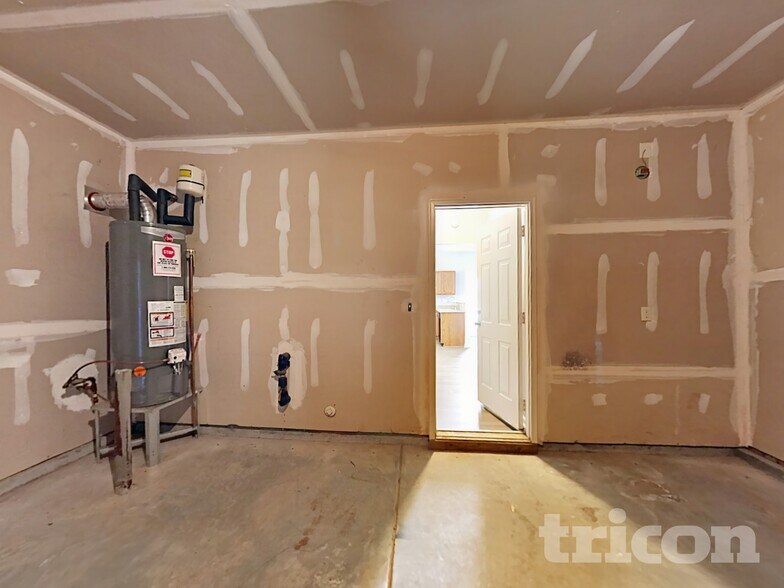 Building Photo - 8600 Old Potters Rd