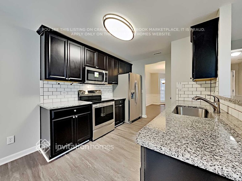 Building Photo - 5211 Bentgrass Run Dr