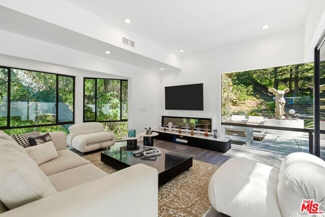 Building Photo - 2350 Benedict Canyon Drive