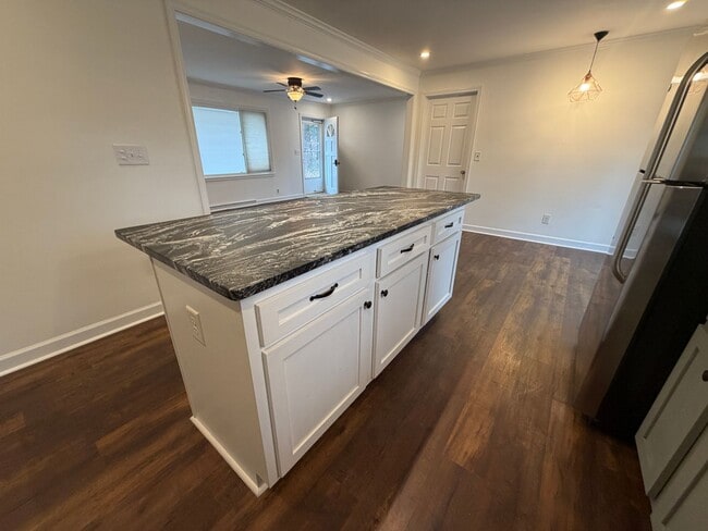 Building Photo - 2 Bedroom 2 Bath Brick rental home in Western Alamance county Fenced Yard 30x40 Garage custom Kit...