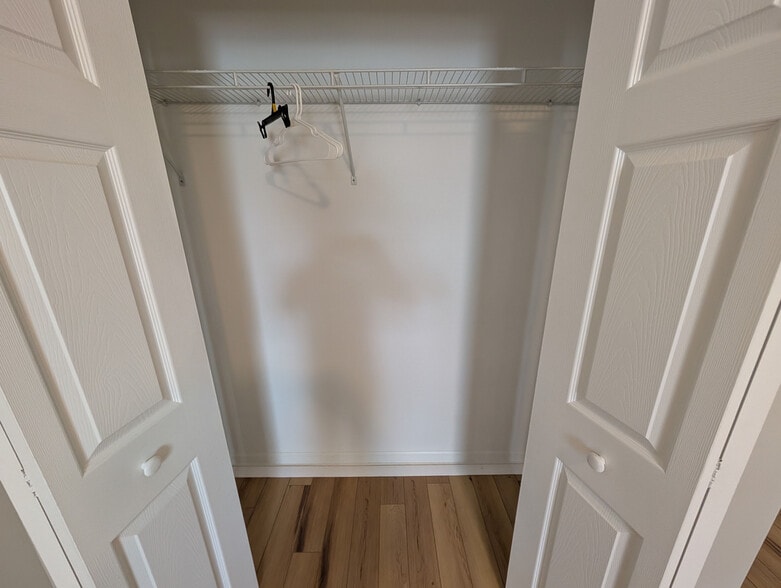 Building Photo - Room in House on Stone Mountain Dr