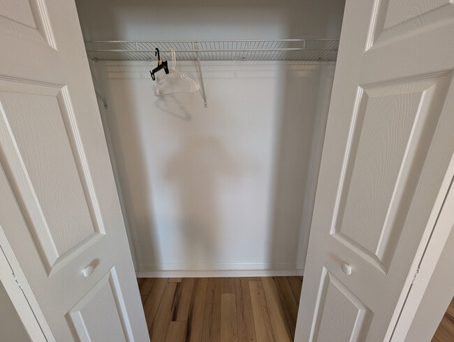 Building Photo - Room in House on Stone Mountain Dr