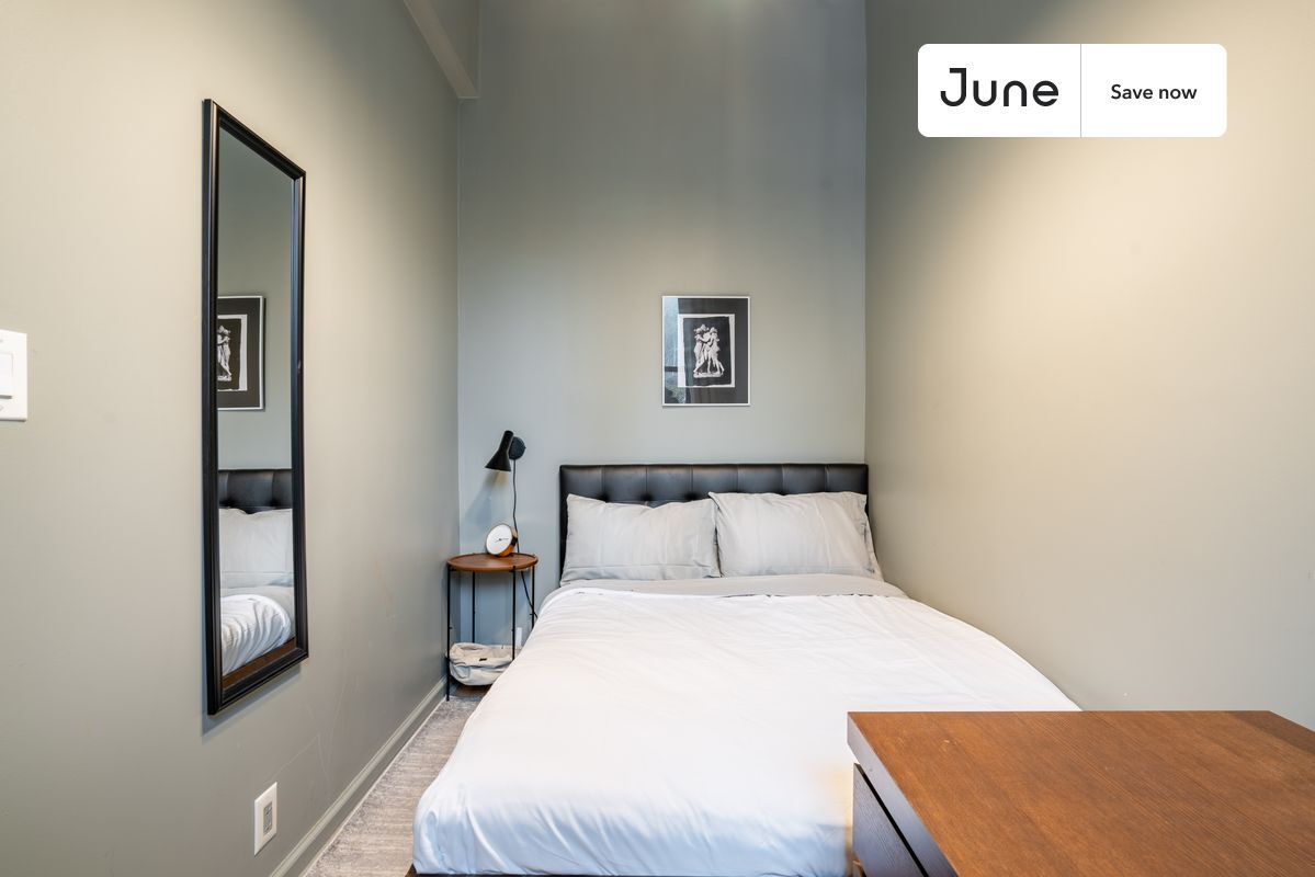 Building Photo - 336 W 46th St