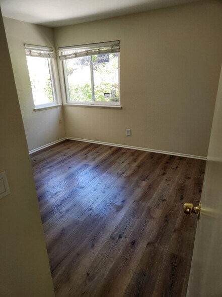 Building Photo - 6802 Chapman Pl