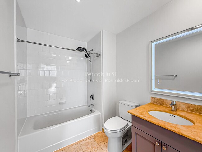 Building Photo - 400 Beale