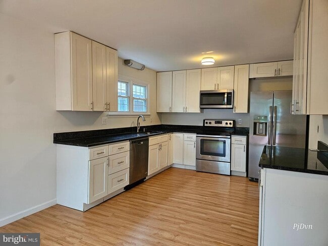 Building Photo - 284 Oakwood Village Ct