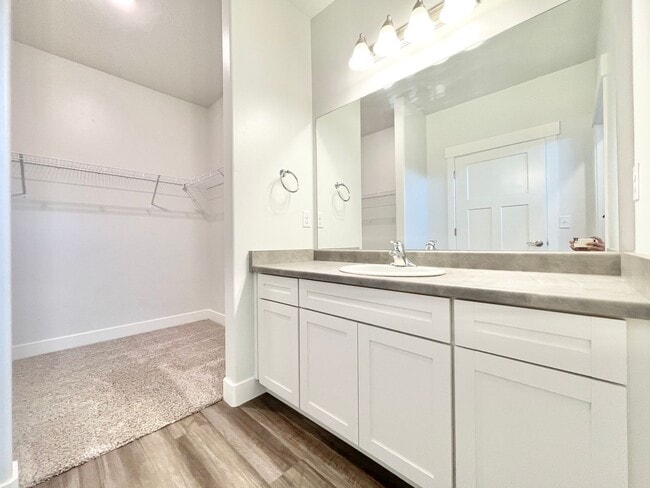 Building Photo - Spacious Condo Near Primary Children’s Hospital!