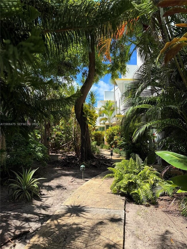 Building Photo - 6941 Bay Dr