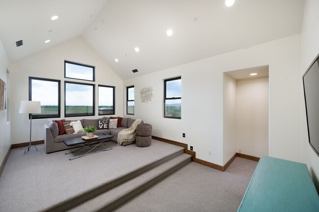 Building Photo - One of a Kind Custom Built Home for Rent in Gallatin Valley!