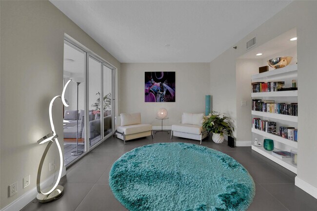 Building Photo - 4108 W Palm Aire Dr