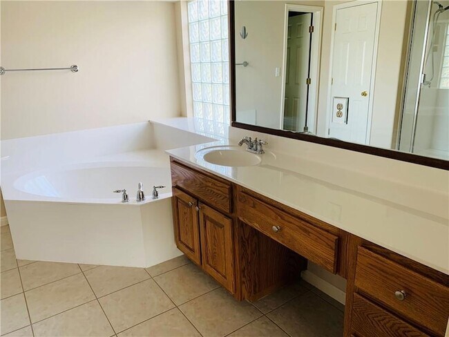 Building Photo - 3815 Lagoona Dr