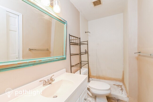 Building Photo - 1718 Sunset Pl