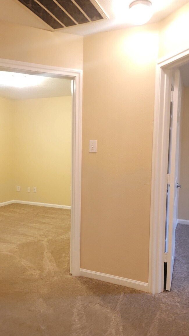 Building Photo - 10223 Azalea Village Dr