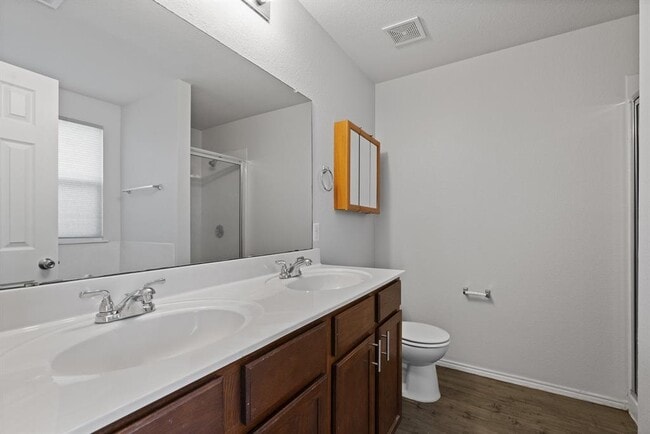 Building Photo - 5800 Maciver Dr