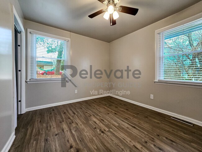 Building Photo - 3206 Belmont Ave