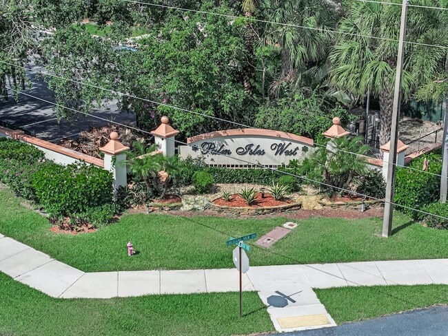 Building Photo - 9543 Crescent View Dr N