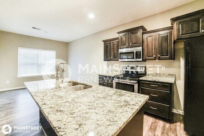 Building Photo - 1516 NE Jaclyn Dr, Grain Valley, MO 64029