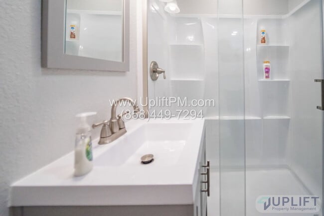 Building Photo - 4237 Swift Ave