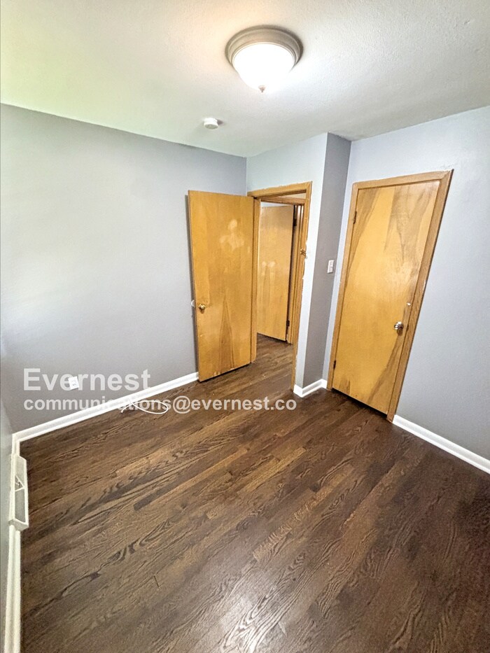 Building Photo - 1142 Maple Ave