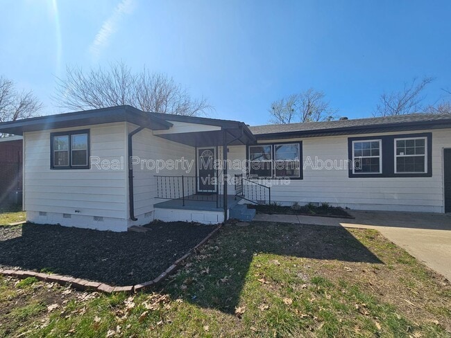 Building Photo - 1030 N Hickory Ave