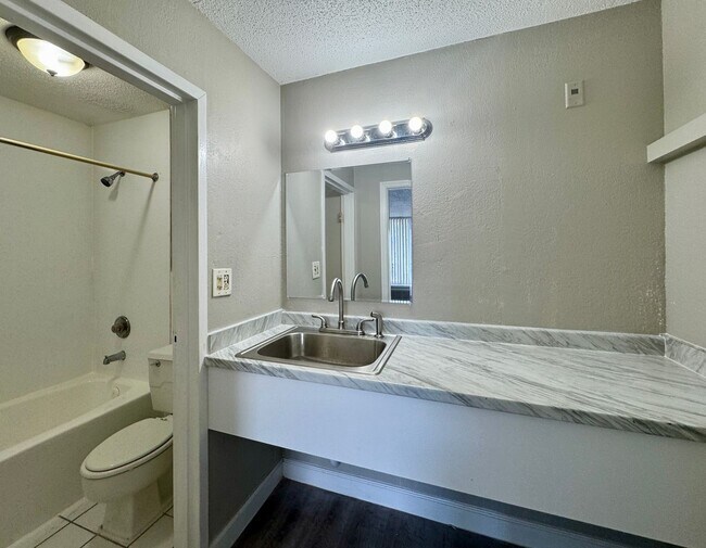 Building Photo - Newly renovated Studio apartment - Water, Electric, Cable TV Included!