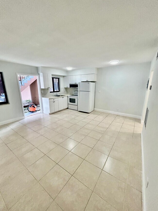 Building Photo - 2545 Taft St