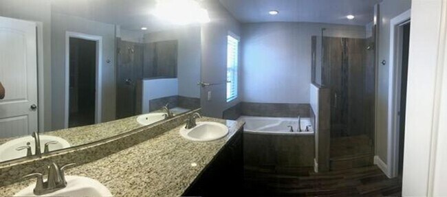 Building Photo - 3 Bedroom Townhome in Santa Clara