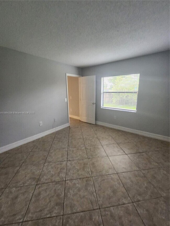 Building Photo - 10960 NW 29th Ct