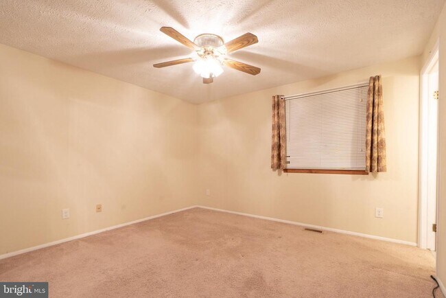 Building Photo - 1 Derwood Ct