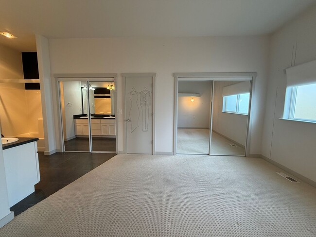 Building Photo - Now renting 3 bedroom House