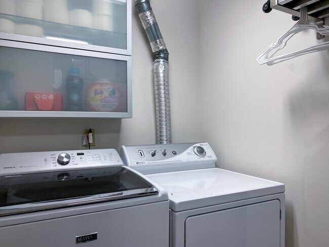 Building Photo - 601 N Segoe Rd