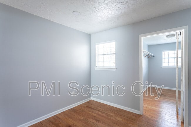 Building Photo - 2508 Woodfin Ave