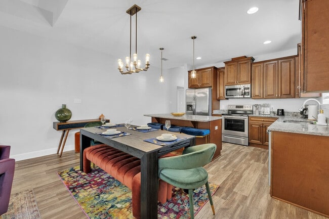 Building Photo - 1211 Paul Russell Rd