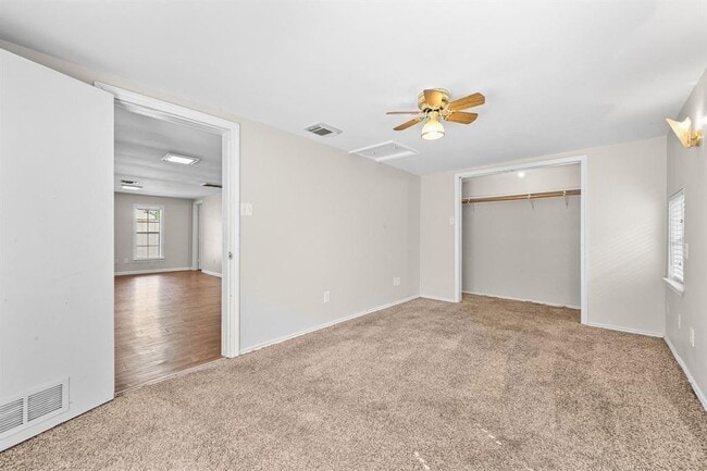 Building Photo - 1706 Riverview St
