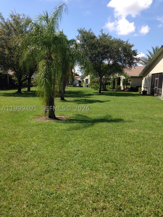 Building Photo - 454 Lakeview Dr