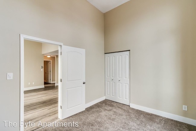Building Photo - 1 br, 1 bath Apartment - 10 West Adams Avenue