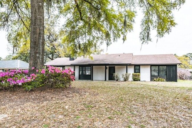 Building Photo - 3BR Home in Shell Point – Sunroom | Garage | Prime Location