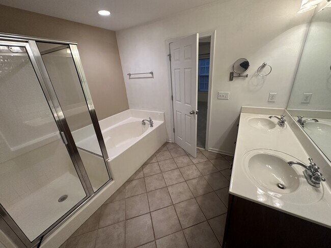 Building Photo - 2728 Cloud Mist Cir