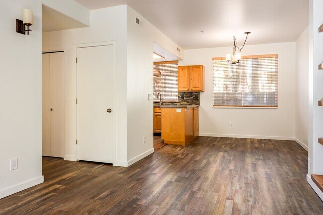 Building Photo - Pinebrook Condo Near Bus Line